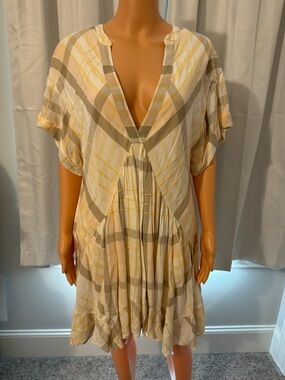 Cute Free People size M white yellow tan plaid v-neck short sleeve dress new